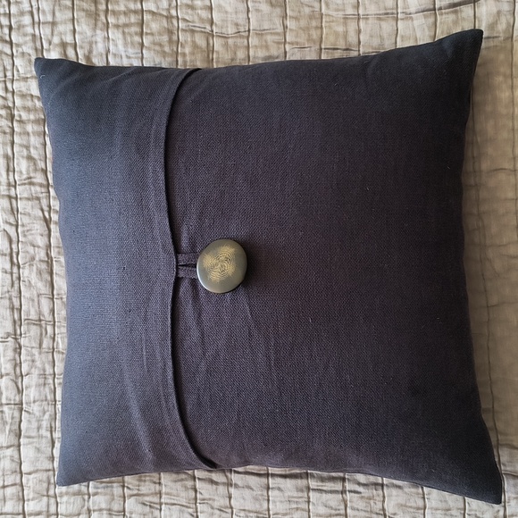 Pottery Barn decorative pillow cover linen 18x18 inches - Picture 1 of 7